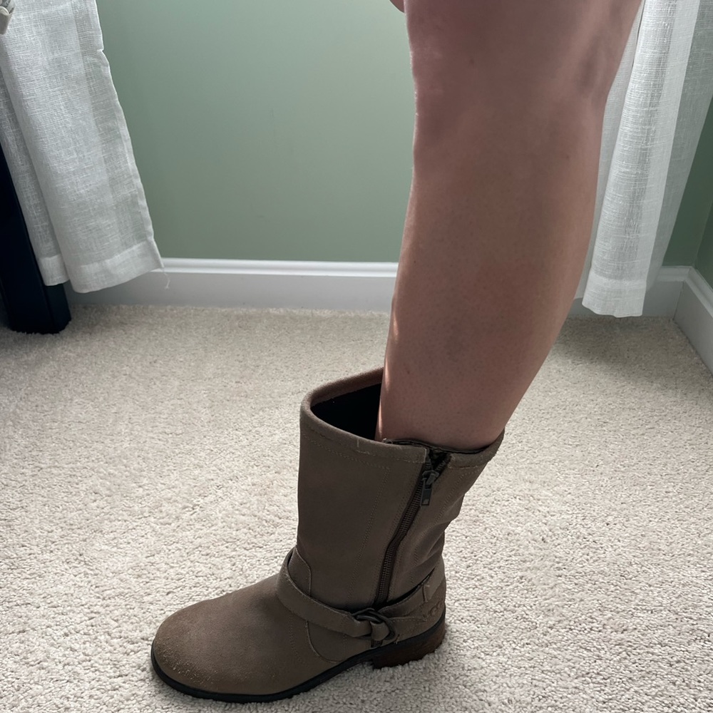 UGG boot - Picture 3 of 6